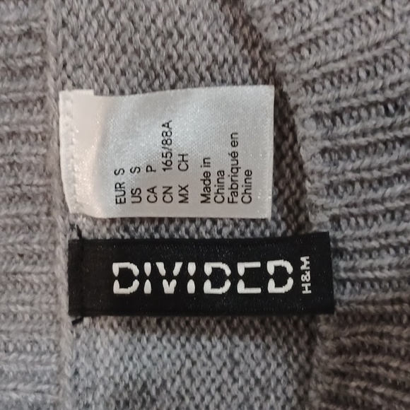 H&M Divided Pearl Beaded Pullover‎ Sweater Light Gray Size S - Picture 2 of 8